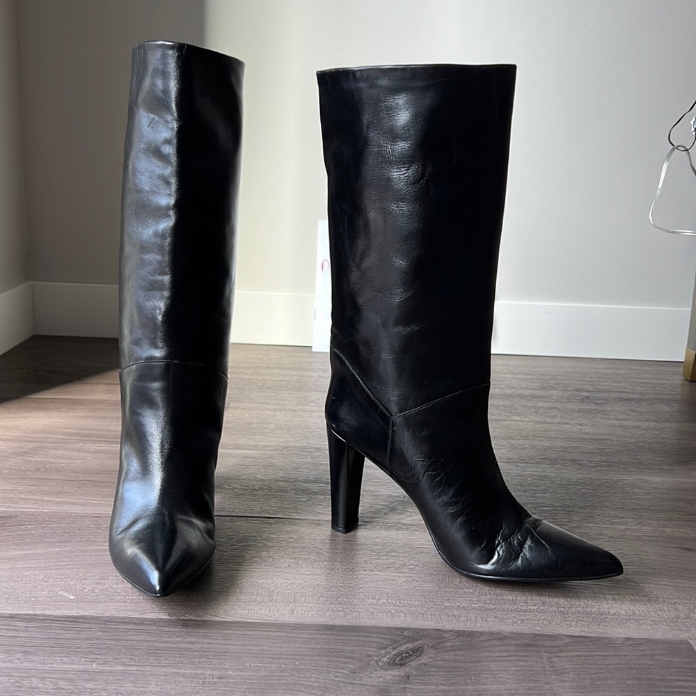 Stuart Weitzman made in Spain 10M pointed toe pull on calf hi boots